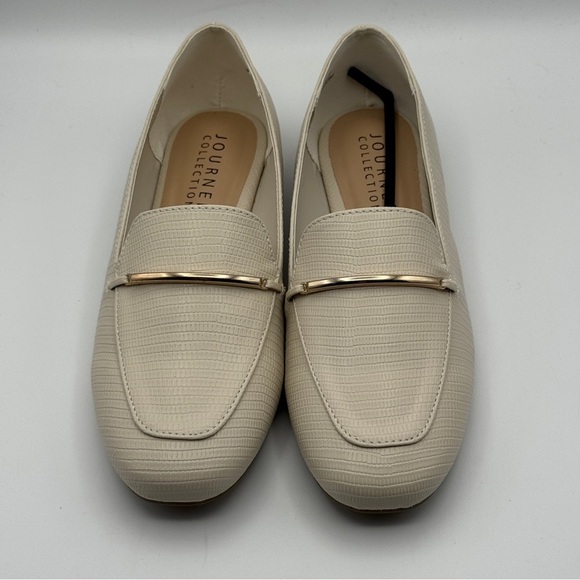 Journee Collection Loafers Women’s 9 Cream Faux Leather Flats Gold Accent New - Picture 2 of 7